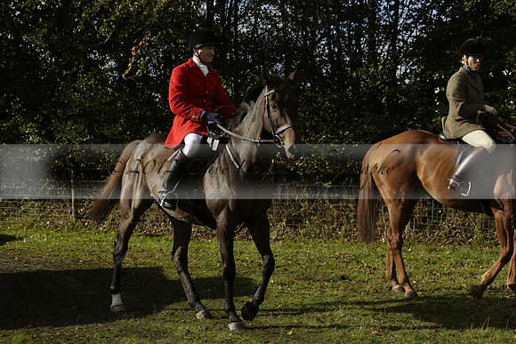 Devon & Somerset StagHounds meet at Five Cross Ways on Thursday 17 October 2013. 2013.10.17 www.polopictures.co.uk