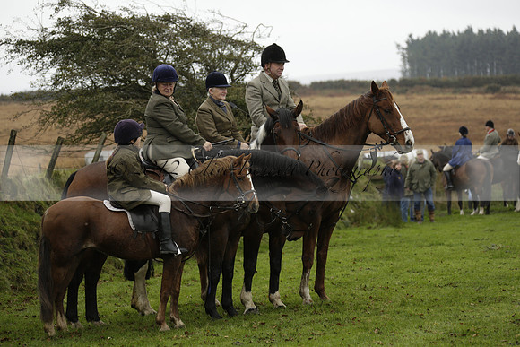 Devon & Somerset Staghounds meet at Larkbarrow Corner. North Devon. 2013.10.18 www.polopictures.co.uk