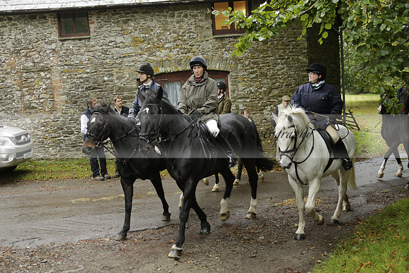 Devon & Somerset Stag Hounds meet at Liscombe on Saturday 12 October 2013 2013.10.12 www.polopictures.co.uk