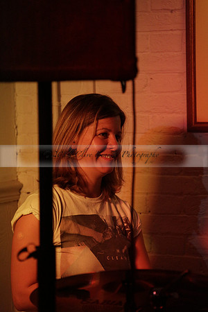 Will B & Geoff Allnutt with guests at The Royal Oak, Midhurst on Friday 25 October 2013. www.polopictures.co.uk