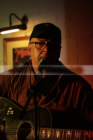 Will B & Geoff Allnutt with guests at The Royal Oak, Midhurst on Friday 25 October 2013. www.polopictures.co.uk