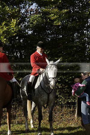 Devon & Somerset StagHounds meet at Five Cross Ways on Thursday 17 October 2013. 2013.10.17 www.polopictures.co.uk