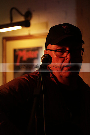 Will B & Geoff Allnutt with guests at The Royal Oak, Midhurst on Friday 25 October 2013. www.polopictures.co.uk