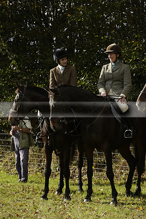 Devon & Somerset StagHounds meet at Five Cross Ways on Thursday 17 October 2013. 2013.10.17 www.polopictures.co.uk