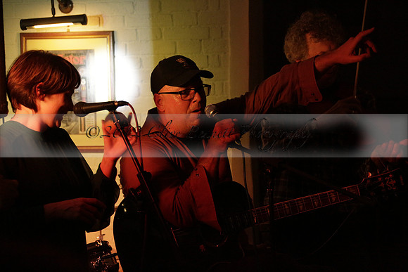 Will B & Geoff Allnutt with guests at The Royal Oak, Midhurst on Friday 25 October 2013. www.polopictures.co.uk