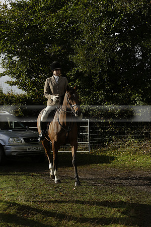 Devon & Somerset StagHounds meet at Five Cross Ways on Thursday 17 October 2013. 2013.10.17 www.polopictures.co.uk