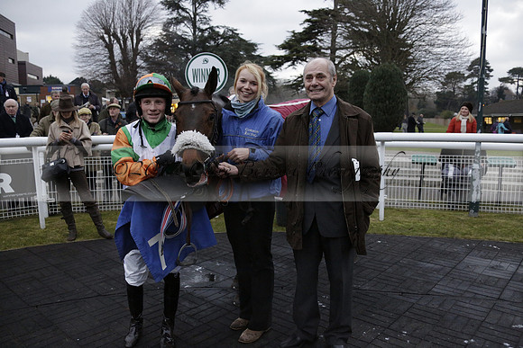 Race 7 The R.D.Decs Tosh And Go Handicap Hurdle Race at Fontwell Park on Tuesday 10 December 2013 www.polopictures.co.uk