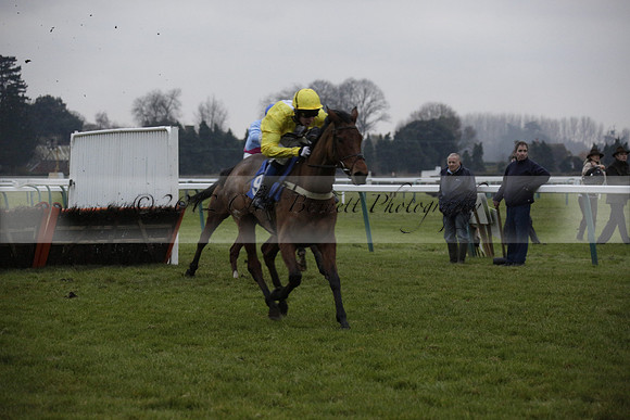 Race 7 The R.D.Decs Tosh And Go Handicap Hurdle Race at Fontwell Park on Tuesday 10 December 2013 www.polopictures.co.uk