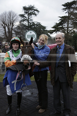 Race 7 The R.D.Decs Tosh And Go Handicap Hurdle Race at Fontwell Park on Tuesday 10 December 2013 www.polopictures.co.uk