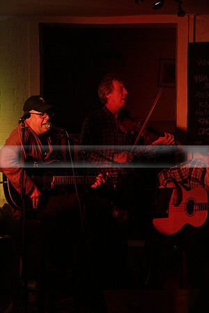 Will B & Geoff Allnutt with guests at The Royal Oak, Midhurst on Friday 25 October 2013. www.polopictures.co.uk