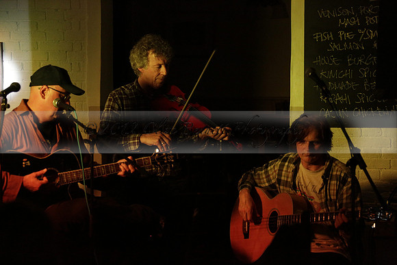 Will B & Geoff Allnutt with guests at The Royal Oak, Midhurst on Friday 25 October 2013. www.polopictures.co.uk