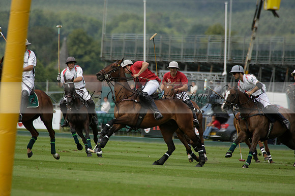 Dubai v La Bamba de Areco in a Veuve Clicquot Gold Cup Polo Match 2013.07.04