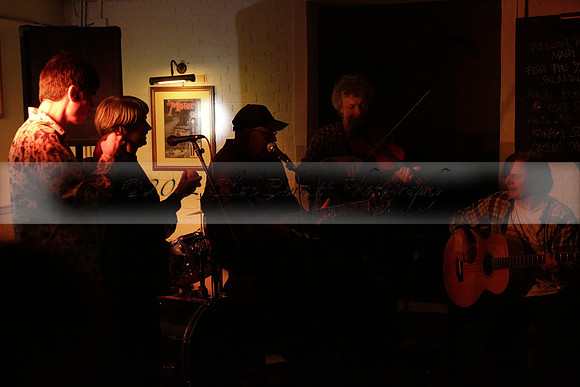 Will B & Geoff Allnutt with guests at The Royal Oak, Midhurst on Friday 25 October 2013. www.polopictures.co.uk