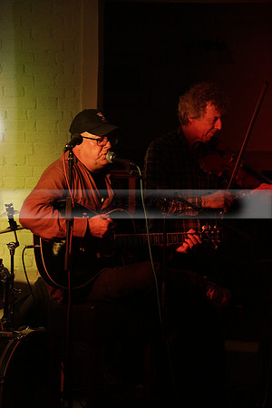 Will B & Geoff Allnutt with guests at The Royal Oak, Midhurst on Friday 25 October 2013. www.polopictures.co.uk