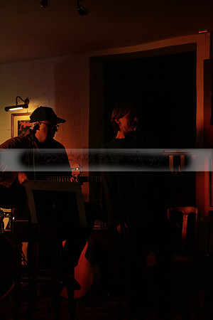 Will B & Geoff Allnutt with guests at The Royal Oak, Midhurst on Friday 25 October 2013. www.polopictures.co.uk