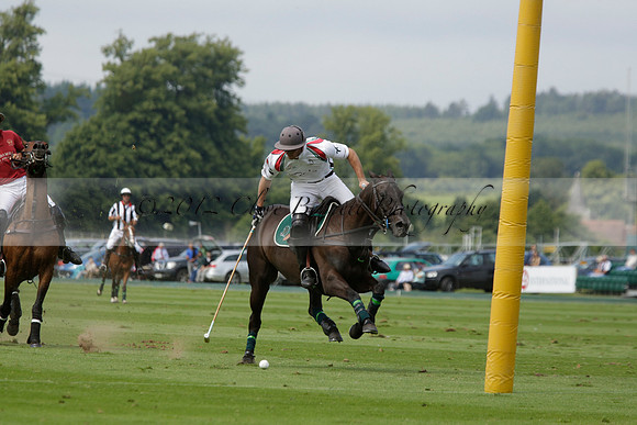 Dubai v La Bamba de Areco in a Veuve Clicquot Gold Cup Polo Match 2013.07.04