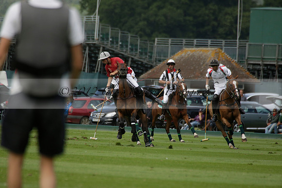 Dubai v La Bamba de Areco in a Veuve Clicquot Gold Cup Polo Match 2013.07.04
