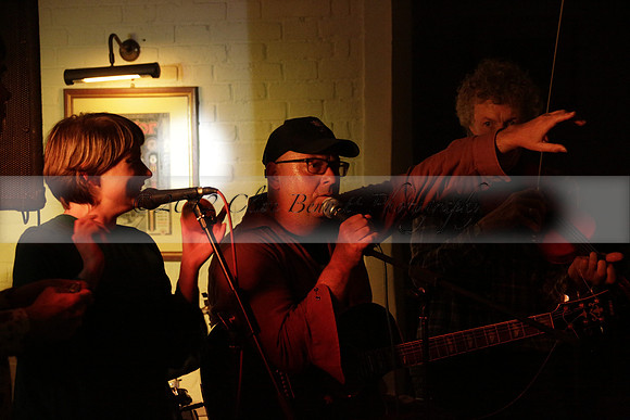 Will B & Geoff Allnutt with guests at The Royal Oak, Midhurst on Friday 25 October 2013. www.polopictures.co.uk