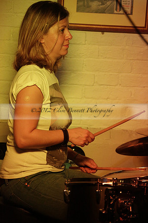 Will B & Geoff Allnutt with guests at The Royal Oak, Midhurst on Friday 25 October 2013. www.polopictures.co.uk