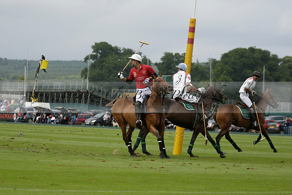 Dubai v La Bamba de Areco in a Veuve Clicquot Gold Cup Polo Match 2013.07.04