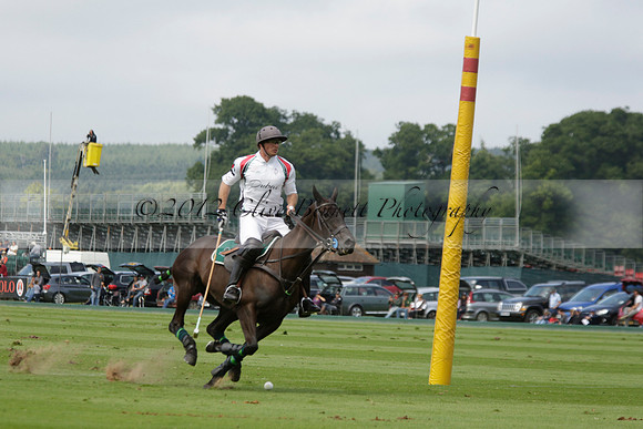 Dubai v La Bamba de Areco in a Veuve Clicquot Gold Cup Polo Match 2013.07.04