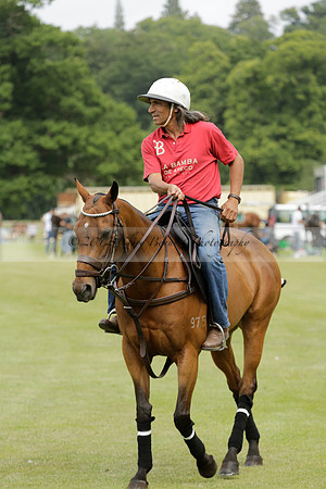 Dubai v La Bamba de Areco in a Veuve Clicquot Gold Cup Polo Match 2013.07.04