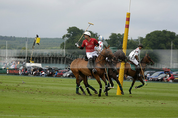 Dubai v La Bamba de Areco in a Veuve Clicquot Gold Cup Polo Match 2013.07.04