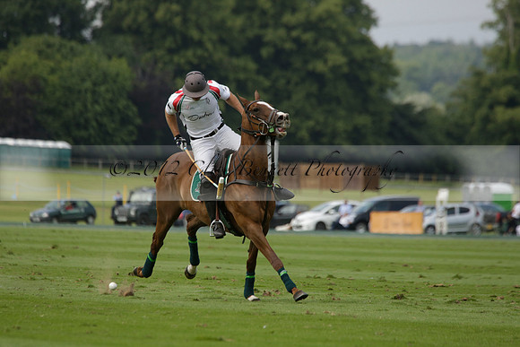 Dubai v La Bamba de Areco in a Veuve Clicquot Gold Cup Polo Match 2013.07.04