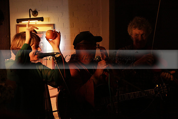 Will B & Geoff Allnutt with guests at The Royal Oak, Midhurst on Friday 25 October 2013. www.polopictures.co.uk