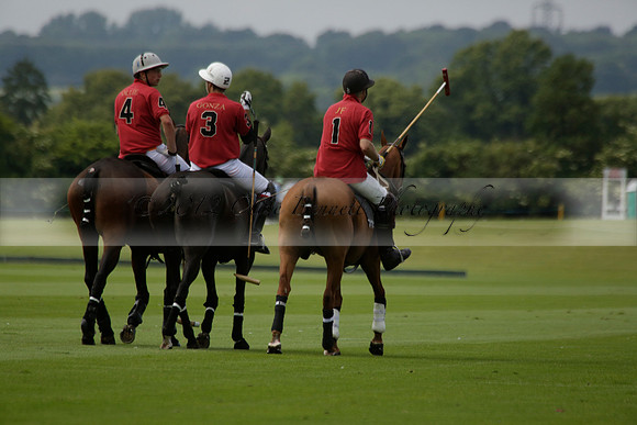 Dubai v La Bamba de Areco in a Veuve Clicquot Gold Cup Polo Match 2013.07.04