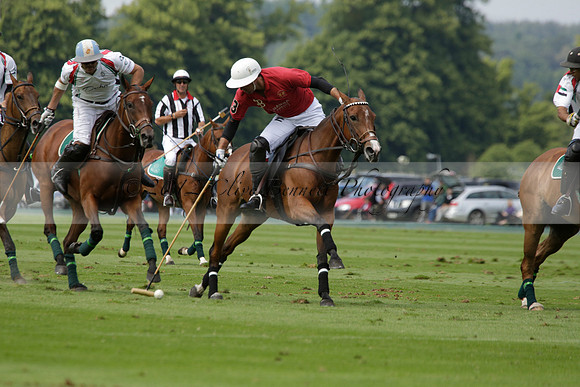 Dubai v La Bamba de Areco in a Veuve Clicquot Gold Cup Polo Match 2013.07.04