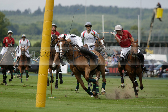 Dubai v La Bamba de Areco in a Veuve Clicquot Gold Cup Polo Match 2013.07.04