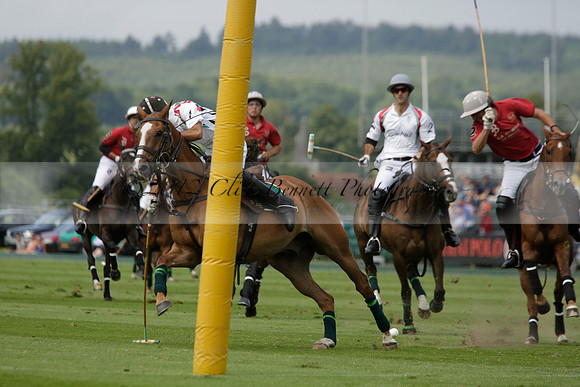 Dubai v La Bamba de Areco in a Veuve Clicquot Gold Cup Polo Match 2013.07.04
