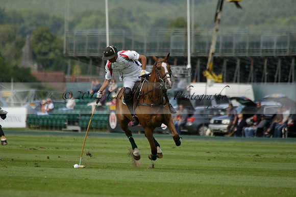 Dubai v La Bamba de Areco in a Veuve Clicquot Gold Cup Polo Match 2013.07.04