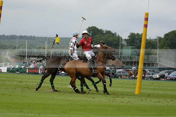 Dubai v La Bamba de Areco in a Veuve Clicquot Gold Cup Polo Match 2013.07.04