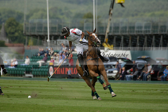 Dubai v La Bamba de Areco in a Veuve Clicquot Gold Cup Polo Match 2013.07.04