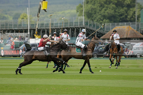 Dubai v La Bamba de Areco in a Veuve Clicquot Gold Cup Polo Match 2013.07.04