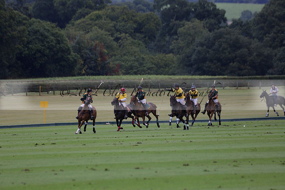Maiz Dulce (green) v Las Esterellas (yellow) in the PSI Final polo match at Cowdray Park Polo Club on Ambersham 2 on Sunday 2013.09.08 www.polopictures.co.uk