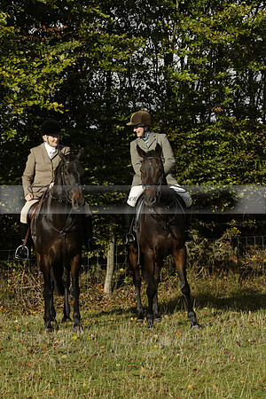 Devon & Somerset StagHounds meet at Five Cross Ways on Thursday 17 October 2013. 2013.10.17 www.polopictures.co.uk