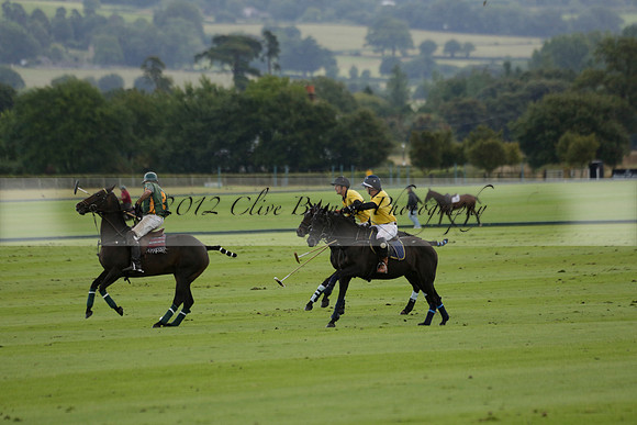 Maiz Dulce (green) v Las Esterellas (yellow) in the PSI Final polo match at Cowdray Park Polo Club on Ambersham 2 on Sunday 2013.09.08 www.polopictures.co.uk