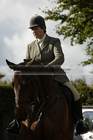Devon & Somerset StagHounds meet at Five Cross Ways on Thursday 17 October 2013. 2013.10.17 www.polopictures.co.uk
