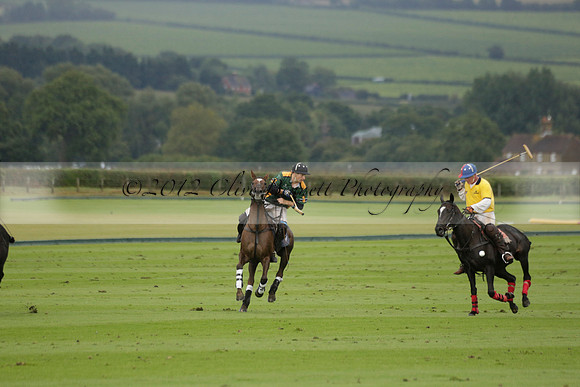 Maiz Dulce (green) v Las Esterellas (yellow) in the PSI Final polo match at Cowdray Park Polo Club on Ambersham 2 on Sunday 2013.09.08 www.polopictures.co.uk