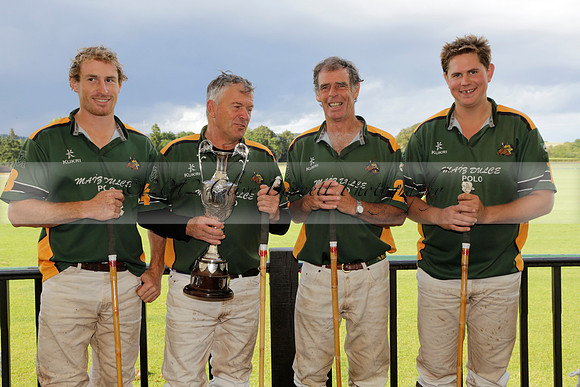 Maiz Dulce (green) v Las Esterellas (yellow) in the PSI Final polo match at Cowdray Park Polo Club on Ambersham 2 on Sunday 2013.09.08 www.polopictures.co.uk