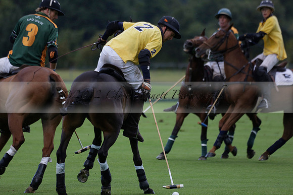 Maiz Dulce (green) v Las Esterellas (yellow) in the PSI Final polo match at Cowdray Park Polo Club on Ambersham 2 on Sunday 2013.09.08 www.polopictures.co.uk