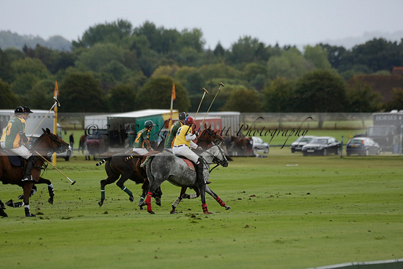 Maiz Dulce (green) v Las Esterellas (yellow) in the PSI Final polo match at Cowdray Park Polo Club on Ambersham 2 on Sunday 2013.09.08 www.polopictures.co.uk