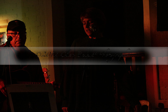 Will B & Geoff Allnutt with guests at The Royal Oak, Midhurst on Friday 25 October 2013. www.polopictures.co.uk