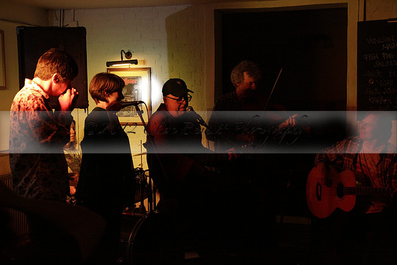 Will B & Geoff Allnutt with guests at The Royal Oak, Midhurst on Friday 25 October 2013. www.polopictures.co.uk