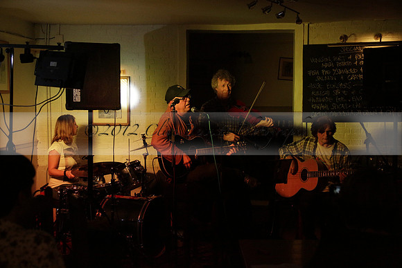 Will B & Geoff Allnutt with guests at The Royal Oak, Midhurst on Friday 25 October 2013. www.polopictures.co.uk