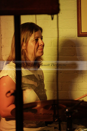 Will B & Geoff Allnutt with guests at The Royal Oak, Midhurst on Friday 25 October 2013. www.polopictures.co.uk
