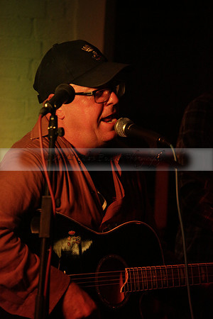 Will B & Geoff Allnutt with guests at The Royal Oak, Midhurst on Friday 25 October 2013. www.polopictures.co.uk